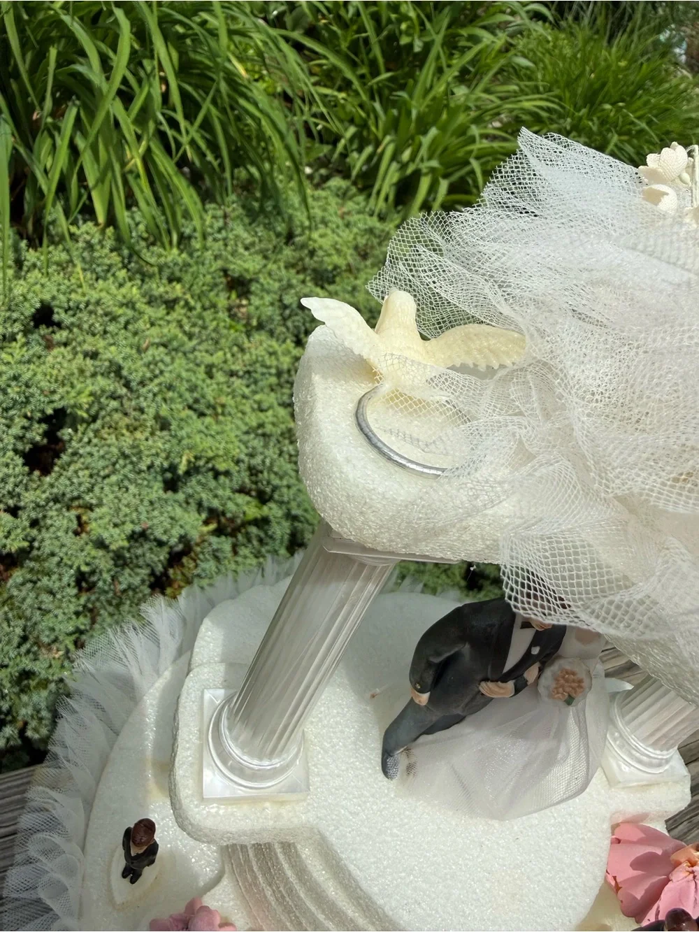 VintageClassic White & Pink Wedding Cake Topper - Elegant Bridal Party Figurine